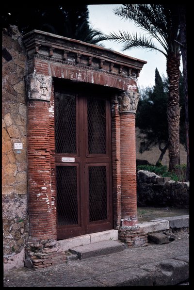 Drzwi casa del Gran portale, V wpne-I wne autorstwa Roman Roman