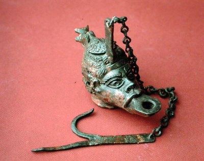 Wisząca lampa oliwna w kształcie głowy Afrykanina, z Belkis (obecnie Zeugma), Turcja (brąz) autorstwa Roman Roman