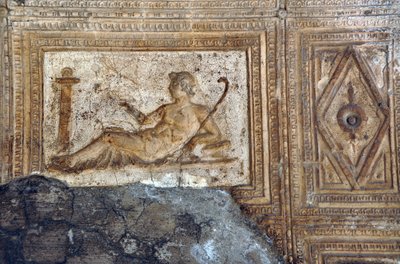 Herkulanum (Herkulanum, Ercolano, Italia, Włochy) - płaskorzeźba: wydłużenie postaci, detal dekoracji - sztuka rzymska - Zdjęcie Patrice Cartier - autorstwa Roman Roman