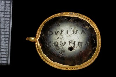 Magiczny wisior, III-IV w. n.e. (złoto i heliotrop) autorstwa Roman Roman