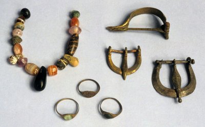 Pierścienie, sprzączki i Fibulae, Masada (media mieszane) autorstwa Roman Roman