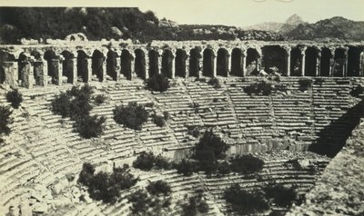 Amfiteatr Rzymski (zdjęcie czarno-białe) autorstwa Roman Roman