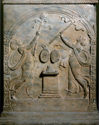 Sztuka rzymska: ołtarz grobowy przedstawiający dwie tańczące menady. Płaskorzeźba. Rzym, Museo Nazionale Romano autorstwa Roman Roman