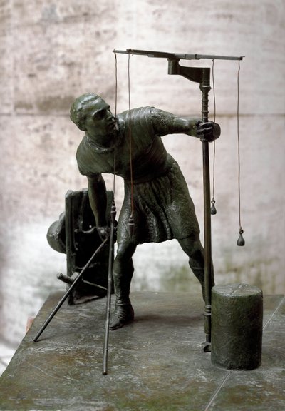 Sztuka rzymska: „”gromatyk”” Geodeta (agrimenerzy) mierzy ziemię za pomocą gromy (gruma). Rzeźba z brązu. Rzym, Muzeum Cywilizacji Rzymskiej autorstwa Roman Roman