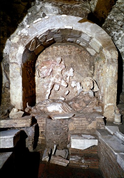Sztuka rzymska: widok na Mitreum (Mitraeum), sanktuarium poświęcone kultowi Mitry (Mytry lub Mitry). katakumby św. Pryscylli (santa prisca) w Rzymie. autorstwa Roman Roman