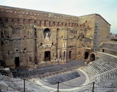 Sztuka rzymska: widok rzymskiego teatru miasta Orange (Vaucluse). autorstwa Roman Roman