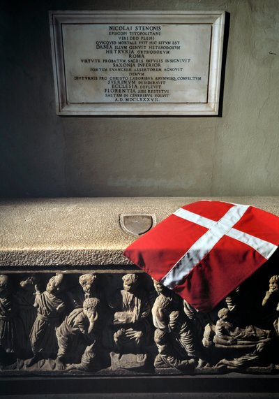Rzymski sarkofag używany jako grobowiec Niccolo Stenone (Niels Stensen lub Steensen) (1638-1686) anatom i geolog (rzymski sarkofag używany jako grobowiec Stensena (Nicolai Steno)) Florencja, kościół San Lorenzo (kościół św. Wawrzyńca) Włochy autorstwa Roman Roman
