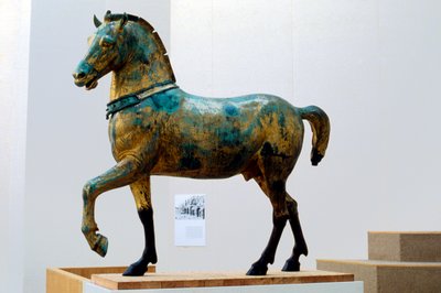 Posąg jednego z czterech triumfalnych koni kwadrygi San Marco (brąz) autorstwa Roman Roman