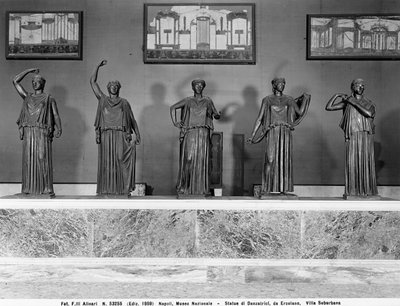 Posągi tancerzy. Wystawiony z podmiejskiej willi Herkulanum autorstwa Roman Roman