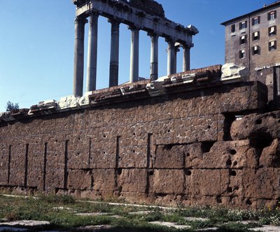 Tablice na Forum Romanum. Rzym autorstwa Roman Roman