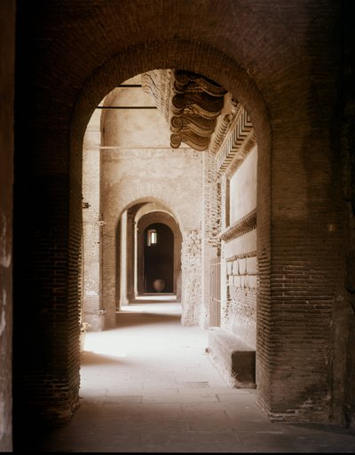 Tabularium znajduje się pod Kapitolem i było miejscem przechowywania archiwów. autorstwa Roman Roman