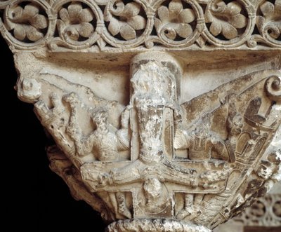 Kapitał przedstawiający św Piotra na krzyżu (rzeźba autorstwa Romanesque