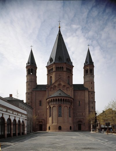 Sztuka romańska: widok katedry św. Marcina, zbudowanej między X a XII wiekiem. Moguncja, Niemcy autorstwa Romanesque