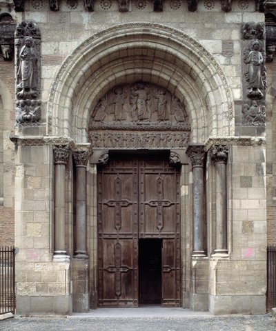 Portal południowy Bazyliki autorstwa Romanesque