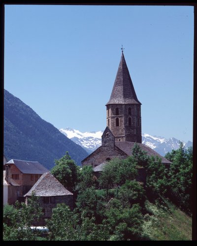 Widok na romański kościół autorstwa Romanesque