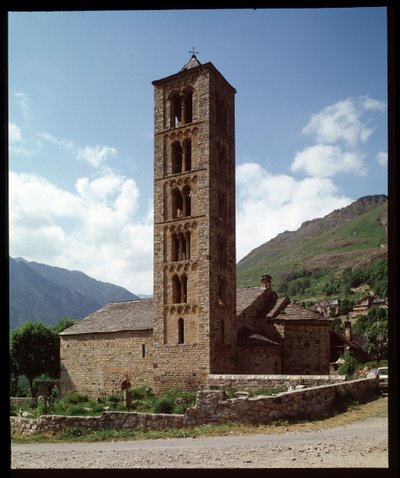 Widok na kościół autorstwa Romanesque