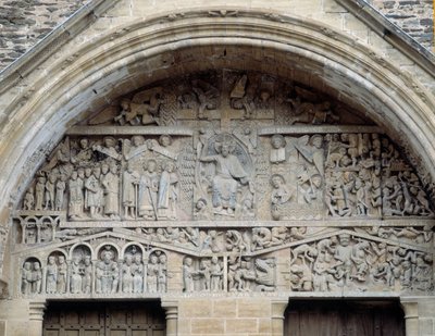 Widok tympanonu sądu ostatecznego, chrystusa między rajem a piekłem (rzeźba) autorstwa Romanesque