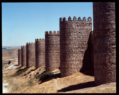 Widok na mury Avila, Hiszpania (Widok na mury Avila, Hiszpania) autorstwa Romanesque