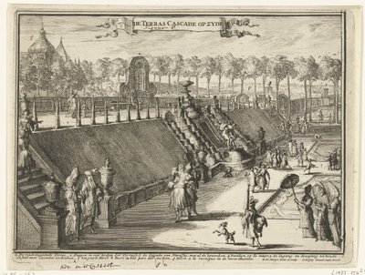 Widok (z boku) tarasowego wodospadu w parku Paleis Het Loo Kaskada tarasowa z boku (tytuł na obiekcie) Widoki na Paleis Het Loo, powiązane budynki i powiązany park (tytuł serii) autorstwa Romeyn de Hooghe