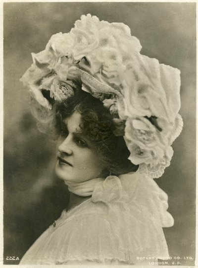 Marie Studholme, brytyjska aktorka, ok. 1900. autorstwa Rotary Photo