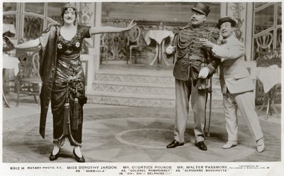 Członkowie obsady Oh! Oh! Delfina!!!, ok. 1916. autorstwa Rotary Photo