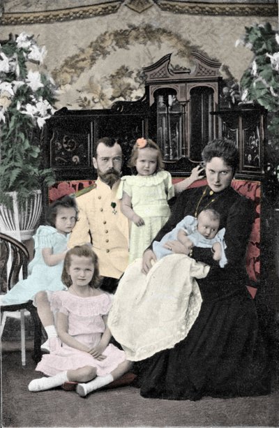 Portret rodzinny cara Mikołaja II (1868-1918) Około 1901-1902 autorstwa Russian Photographer