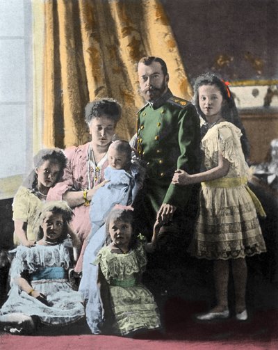 Portret rodzinny cara Mikołaja II (1868-1918) Rosji - Fotografia ok. 1904-1905 autorstwa Russian Photographer