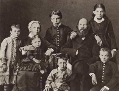 Lenin wśród rodziny, Simbirsk, 1879 autorstwa Russian Photographer