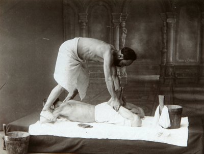 Kąpiel orientalna. Masaż. Albumin Zdjęcie Dmitrija Iwanowicza Jermakowa (1845-1916) autorstwa Russian Photographer