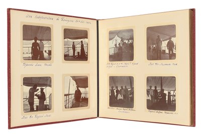 Rosyjska rodzina cesarska, strona z albumu fotograficznego, ok. 1897-99 (zdjęcie czarno-białe) (zob. także 487673-80) autorstwa Russian Photographer