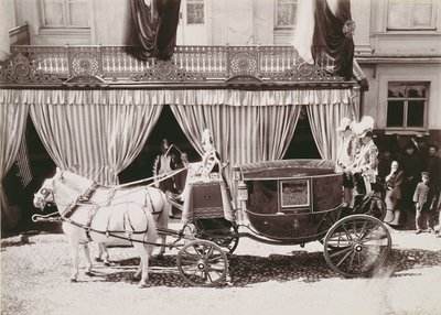 Powóz przybywający na ślub cara Mikołaja II (1868-1918) do księżnej Aleksandry Heskiej (1872-1918), c.1896 autorstwa Russian School