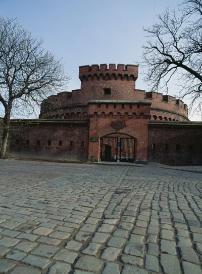 Widok na wieżę Dohna, w której mieści się Muzeum Bursztynu autorstwa Russian School