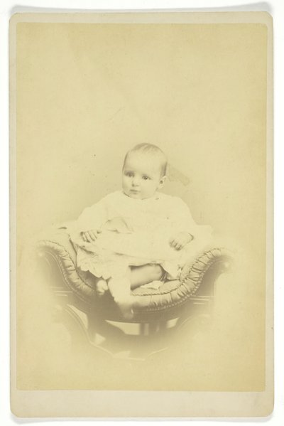 Portret siedzącego niemowlęcia bez tytułu, 18501899. autorstwa S. A. Thomas