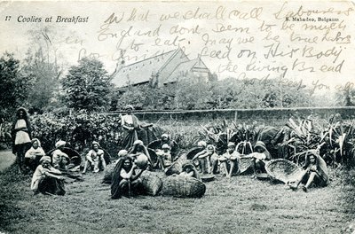 Kulisy przy śniadaniu, ok. 1908 r. (zdjęcie b/w) autorstwa S. Mahadeo