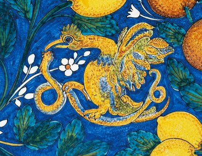 Owoce cytrusowe, kwiaty i ptaki na niebieskim tle, dekoracyjny stolik z detalami, majolika emaliowana, produkcja Salvatore Gurreri, Caltagirone, Sycylia, Włochy, XX wiek autorstwa Salvatore Gurreri manufacture