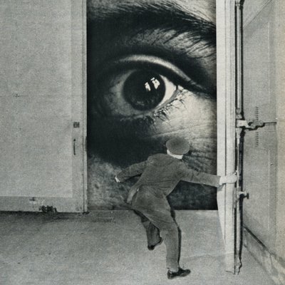 Surrealistyczne spojrzenie za drzwi autorstwa Sammy Slabbinck
