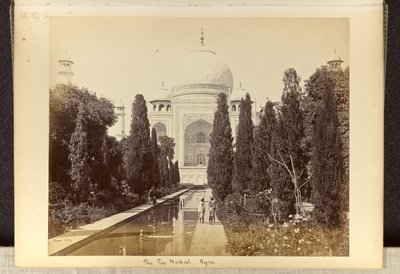 Agra; Tadź Mahal, widok od fontanny autorstwa Samuel Bourne