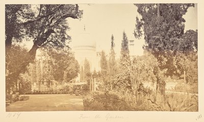 Agra; Der Taj, vom Garten aus autorstwa Samuel Bourne