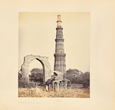 Delhi; Kutub Minar z Wielkim Łukiem, od zachodu autorstwa Samuel Bourne