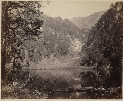 Małe jezioro w górach autorstwa Samuel Bourne