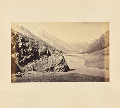 Dolina Chandra z Chota Shigri - szczyty Shigri w oddali autorstwa Samuel Bourne