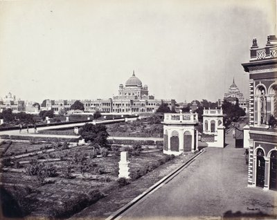 Widok w pałacu Qaisar Bagh autorstwa Samuel Bourne