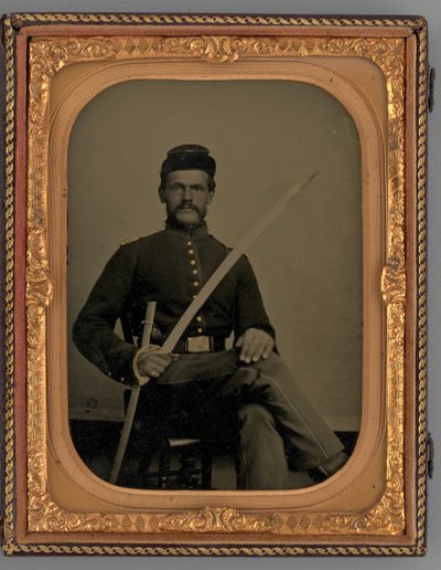 Portret bez tytułu siedzącego żołnierza z szablą, 1862. autorstwa Samuel J. Miller