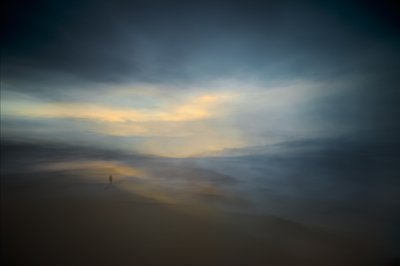 Samotność na Misty Beach autorstwa Santiago Pascual Buye