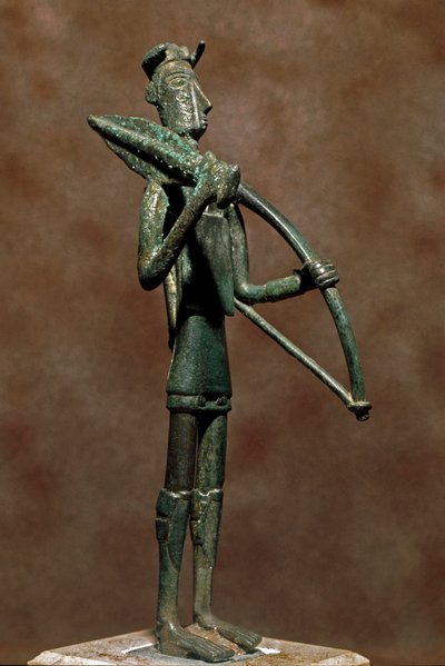 Kultura nuragi (nuraghi) Sardynii: statuetka wojownika z brązu. VIII-VII w. p.n.e. Cagliari, Narodowe Muzeum Archeologiczne, Sardynia, Włochy autorstwa Sardinia Nuragic Civilization