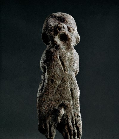 Kultura nuragi (nuraghi) Sardynii: wotywne statuetki z terakoty ze świątyni Abini. Pochodzący z okresu przednuragowego (XVIII w. p.n.e.) Eneolityczny. Cagliari, Narodowe Muzeum Archeologiczne, Sardynia, Włochy autorstwa Sardinia Nuragic Civilization