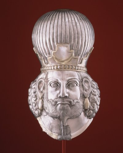 Głowa króla, ok. IV w. (srebro, złocenie rtęciowe) autorstwa Sasanian School