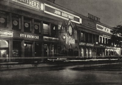 Berlin: Augusta Viktoria-Platz (zdjęcie czarno-białe) autorstwa Sasha Stone