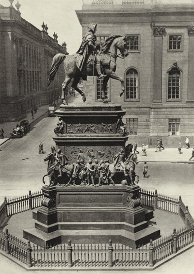 Berlin: Pomnik Fryderyka Wielkiego; Pomnik Fryderyka Wielkiego (zdjęcie czarno-białe) autorstwa Sasha Stone