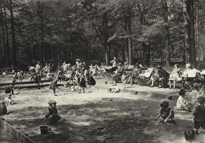 Berlin: Tiergarten (zdjęcie czarno-białe) autorstwa Sasha Stone
